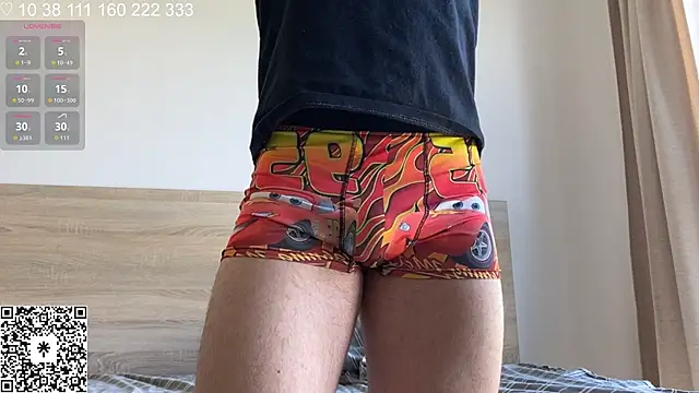 curlyboyy  online show from April 22, 7:15 am