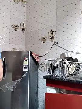 illay love online show from November 18, 5:00 am