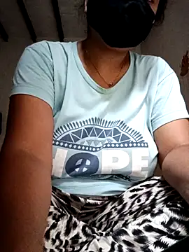 Snapshot of illay_love chatting on June 11, 3:36 am illay love online show from June 11, 3:36 am