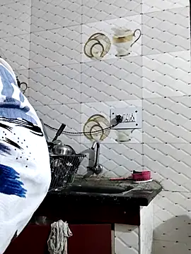 illay love online show from November 13, 6:45 pm