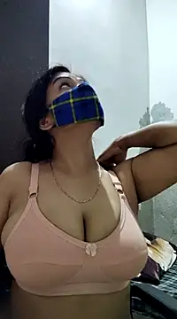 Snapshot of illay_love chatting on March 20, 2:40 am illay love online show from March 20, 2:40 am