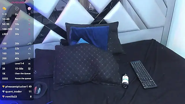 Snapshot of Nahomi-Hill chatting on March 21, 1:02 am Nahomi-Hill online show from March 21, 1:02 am