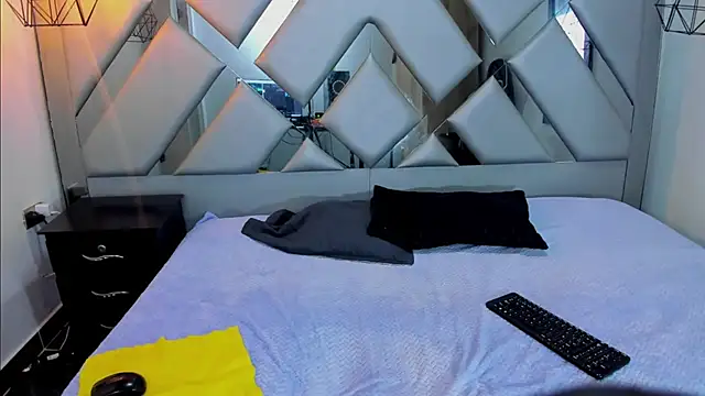 Snapshot of Nahomi-Hill chatting on November 6, 11:09 pm Nahomi-Hill online show from November 6, 11:09 pm