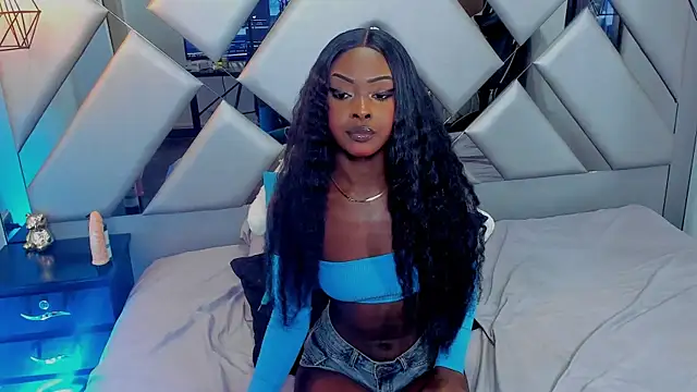 Snapshot of Nahomi-Hill chatting on March 17, 12:32 am Nahomi-Hill online show from March 17, 12:32 am