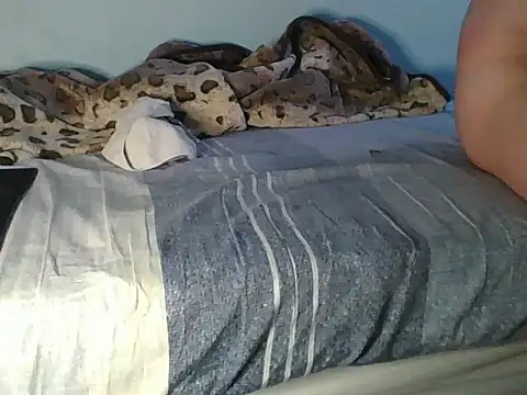 Snapshot of Horny208 chatting on November 15, 1:59 pm Horny208 online show from November 15, 1:59 pm