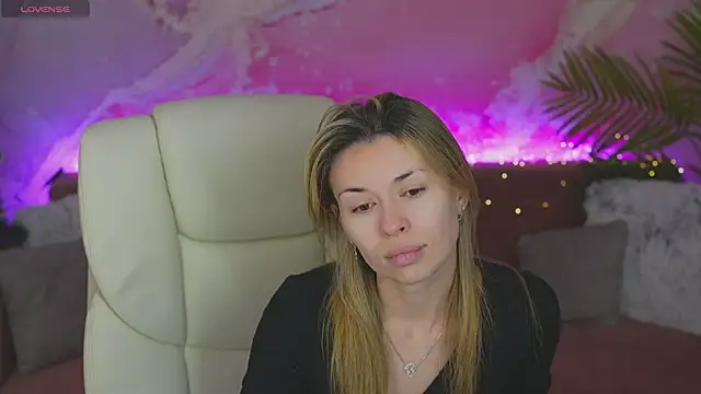 MayaRayy online show from January 9, 11:50 am