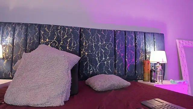 Sophia Lemos online show from November 26, 1:33 pm