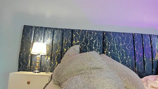 Sophia Lemos online show from December 4, 1:32 pm