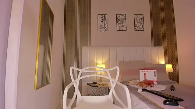 zoe sky  online show from April 4, 11:39 am