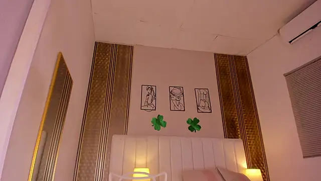 zoe sky  online show from March 13, 11:48 am