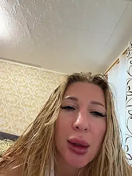 Snapshot of Tatti-Go chatting on June 18, 5:18 pm Tatti-Go online show from June 18, 5:18 pm