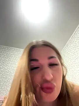 Snapshot of Tatti-Go chatting on December 15, 3:40 pm Tatti-Go online show from December 15, 3:40 pm