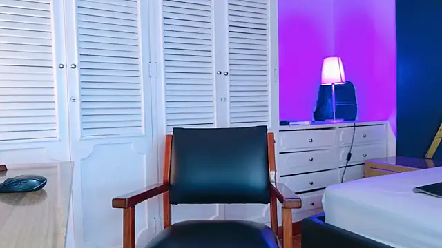 Adel Nesbiit online show from May 19, 7:54 pm