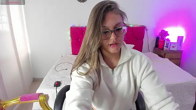Snapshot of SofiaJoness_ chatting on March 14, 7:12 pm SofiaJoness online show from March 14, 7:12 pm