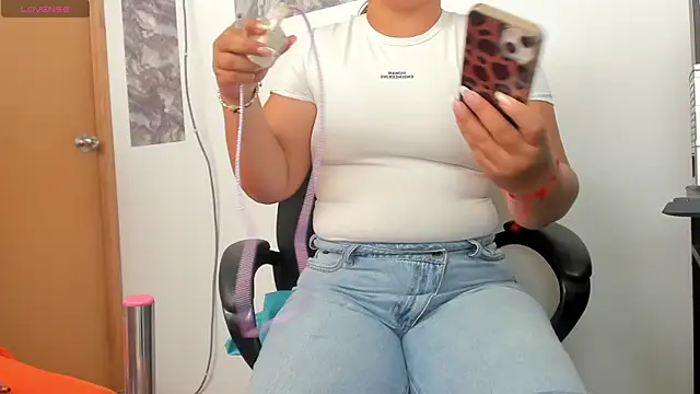 SofiaJoness  online show from May 27, 7:32 pm