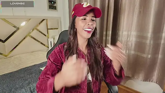 carolineamber  online show from March 18, 3:53 am