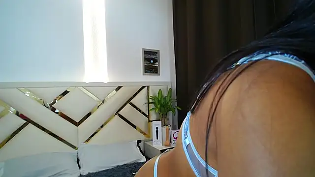 Snapshot of carolineamber_ chatting on February 25, 10:09 pm carolineamber online show from February 25, 10:09 pm