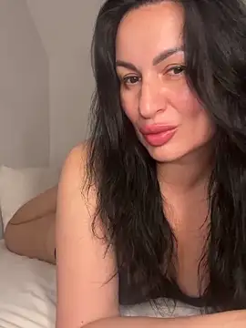 Helena7077 online show from May 17, 10:21 pm