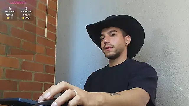 Leandro valenzuela online show from April 18, 7:07 pm