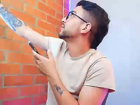 Leandro valenzuela online show from October 4, 8:10 pm