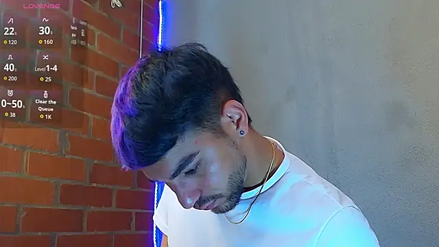 Snapshot of Leandro_valenzuela chatting on December 19, 6:54 pm Leandro valenzuela online show from December 19, 6:54 pm