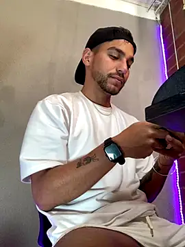 Leandro valenzuela online show from October 22, 2:05 pm