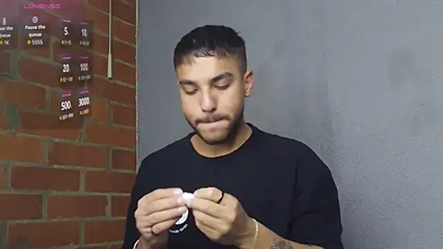 Leandro valenzuela online show from April 2, 4:30 am