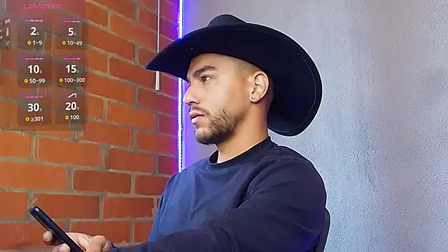 Snapshot of Leandro_valenzuela chatting on February 24, 3:02 pm Leandro valenzuela online show from February 24, 3:02 pm