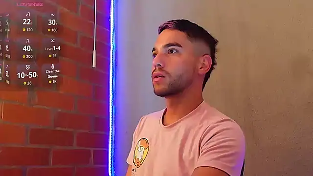 Snapshot of Leandro_valenzuela chatting on February 9, 4:38 pm Leandro valenzuela online show from February 9, 4:38 pm