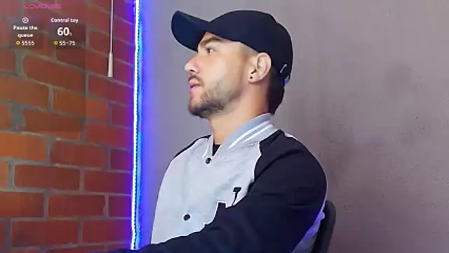 Snapshot of Leandro_valenzuela chatting on February 19, 1:30 pm Leandro valenzuela online show from February 19, 1:30 pm