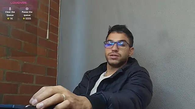 Leandro valenzuela online show from April 15, 1:48 pm