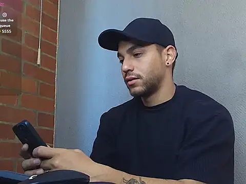 Leandro valenzuela online show from April 18, 6:32 pm