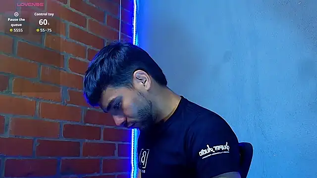 Snapshot of Leandro_valenzuela chatting on December 23, 12:11 am Leandro valenzuela online show from December 23, 12:11 am