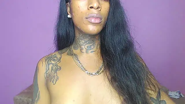 Snapshot of badgirls_cx chatting on March 6, 11:47 am badgirls cx online show from March 6, 11:47 am