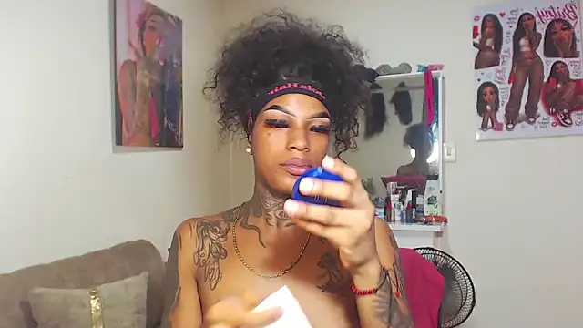 Snapshot of badgirls_cx chatting on July 11, 5:24 pm badgirls cx online show from July 11, 5:24 pm