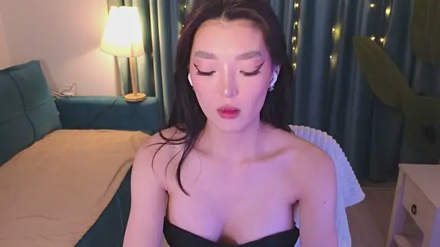 Snapshot of AudreyMell chatting on February 7, 2:15 pm AudreyMell online show from February 7, 2:15 pm