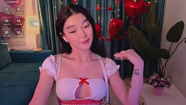 Snapshot of AudreyMell chatting on February 17, 1:22 pm AudreyMell online show from February 17, 1:22 pm