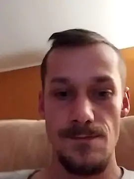 Snapshot of Crazzy_Maiky chatting on December 21, 6:22 pm Crazzy Maiky online show from December 21, 6:22 pm