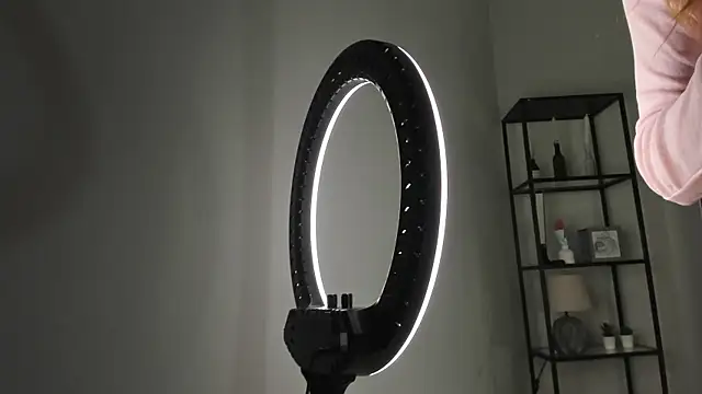 elfinvibes online show from November 8, 6:17 am