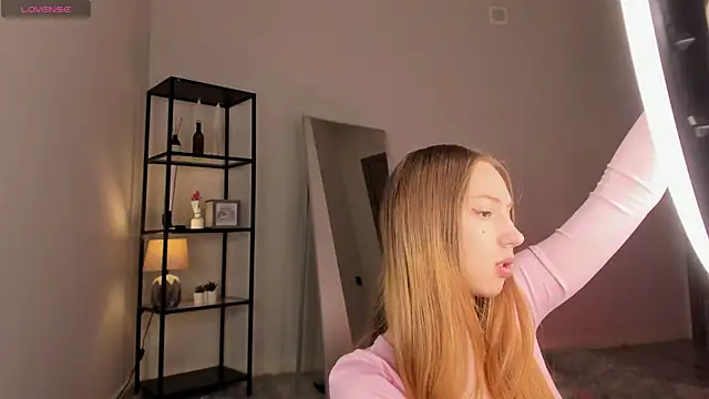 elfinvibes online show from September 18, 6:05 am