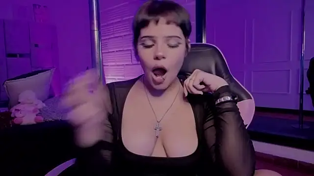 BonnieAnderson  online show from April 21, 8:15 pm