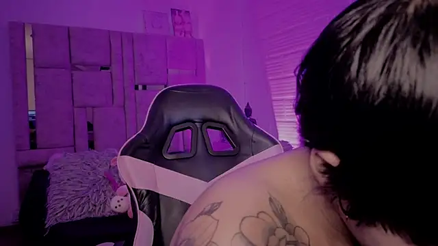 BonnieAnderson  online show from June 7, 8:36 pm