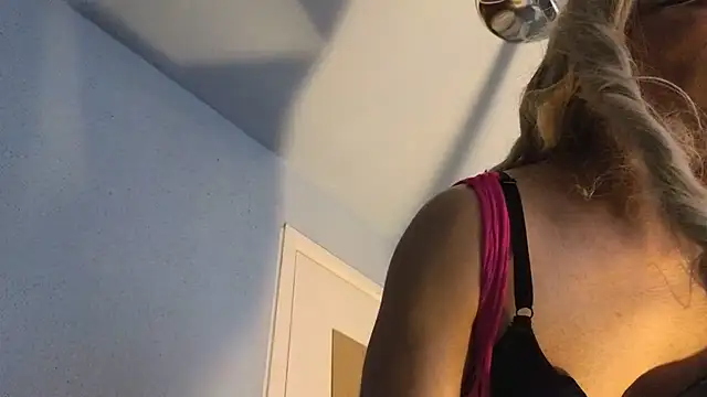 Sandrasaa online show from April 19, 10:05 am