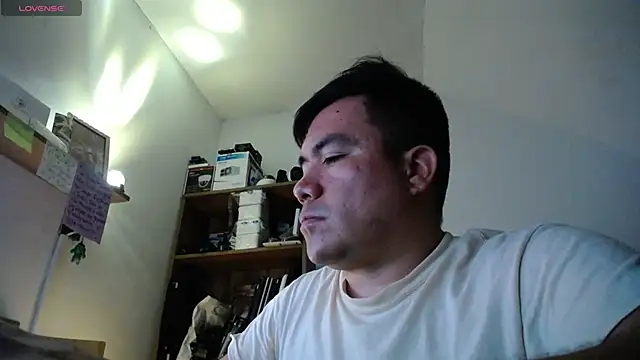 Snapshot of Jhonatan_Morales_S chatting on May 21, 9:23 pm Jhonatan Morales S online show from May 21, 9:23 pm