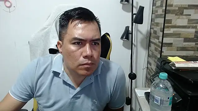 Snapshot of Jhonatan_Morales_S chatting on July 18, 11:46 pm Jhonatan Morales S online show from July 18, 11:46 pm