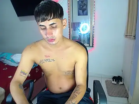 Snapshot of boy_latino_sex chatting on September 19, 12:53 pm boy latino sex online show from September 19, 12:53 pm