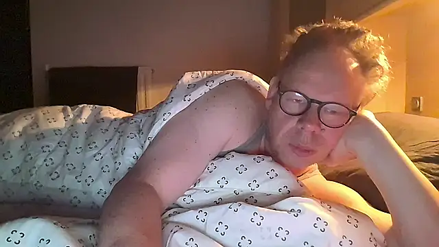 kinkyslet8 online show from December 1, 6:36 am