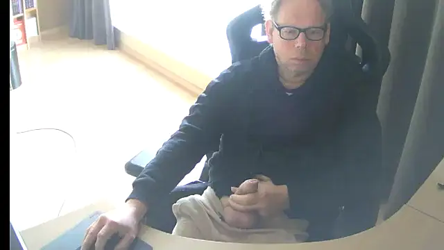 kinkyslet8 online show from March 29, 10:17 am
