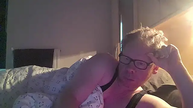 kinkyslet8 online show from October 5, 7:10 am