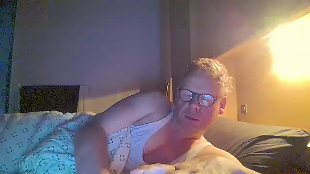 kinkyslet8 online show from November 22, 8:35 am